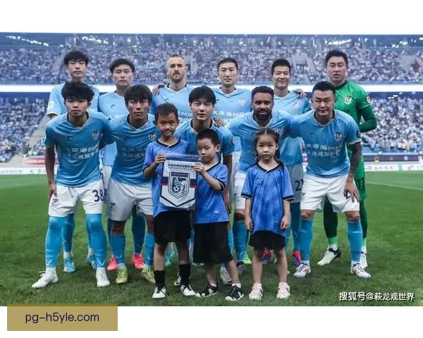 周缘德晒与晋鹏翔和晓强冲超合照